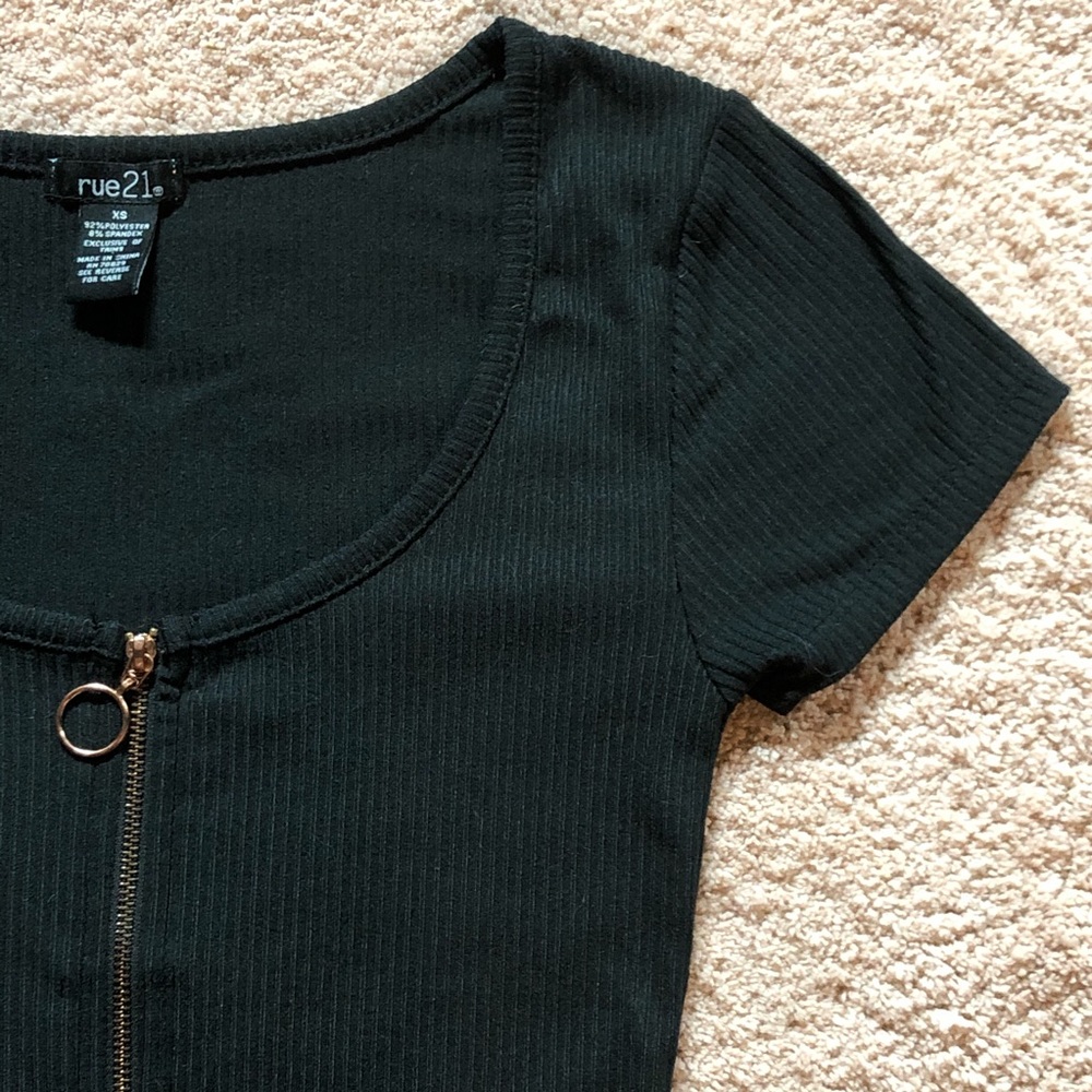 🔑 New Rue21 Black Zip-Up T-Shirt